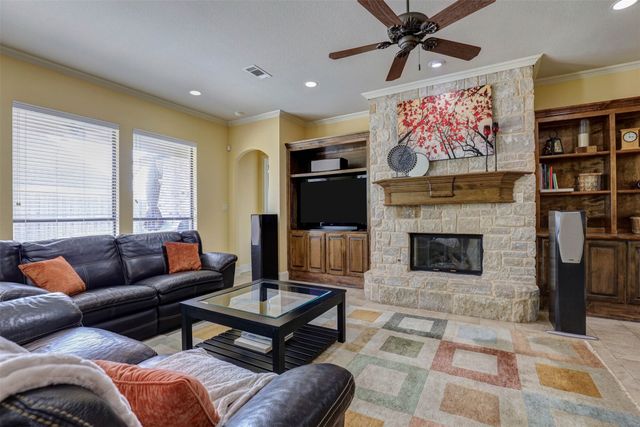 617 Indian Trail, Hurst, TX 76054