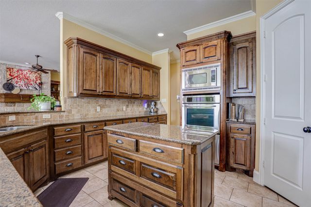 617 Indian Trail, Hurst, TX 76054