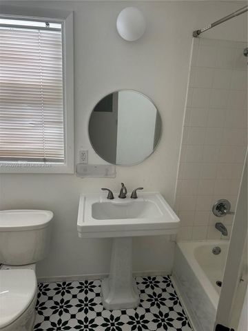 300 Sunset Dr 4, Fort Lauderdale, FL 33301