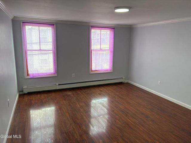 9 N College Street, Schenectady, NY 12305