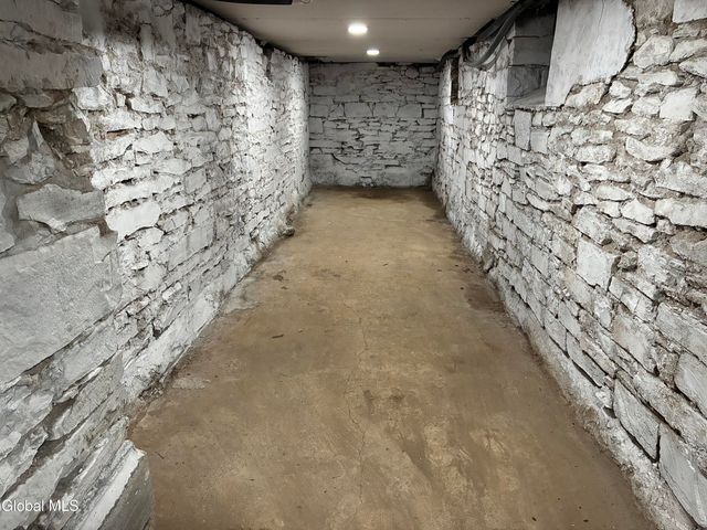 9 N College Street, Schenectady, NY 12305