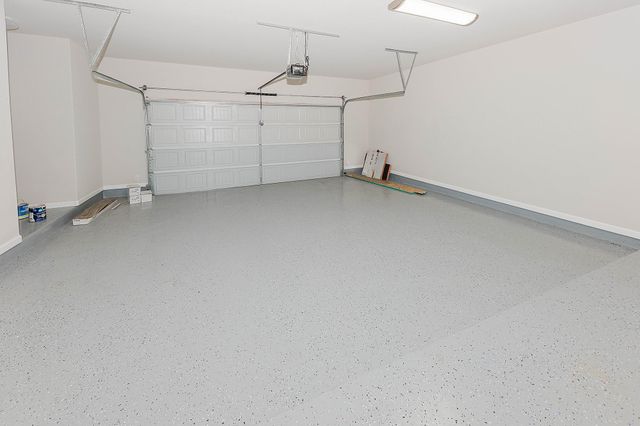 122 W Kikipua LN, Bastrop, TX 78602