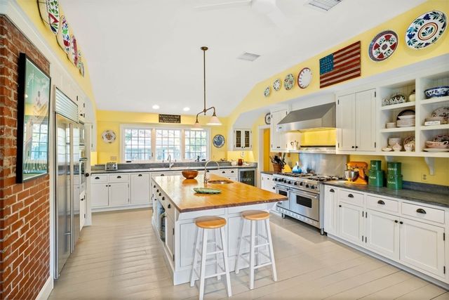 85 North Reservoir Road, West Tisbury, MA 02575