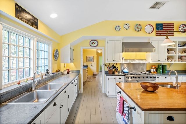 85 North Reservoir Road, West Tisbury, MA 02575