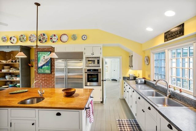 85 North Reservoir Road, West Tisbury, MA 02575