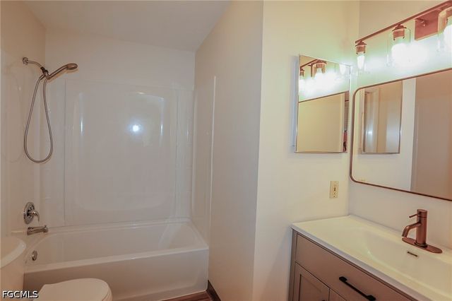 8061 Country RD 203, Fort Myers, FL 33919