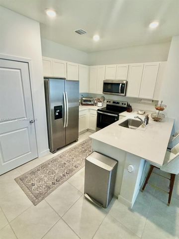 856 SW 11th Way, Florida City, FL 33034