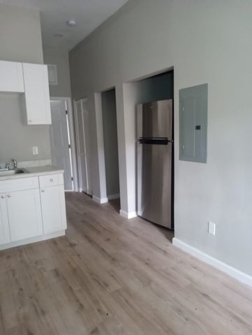 2218 Magnolia Cir Apt 302, Tallahassee, FL 32301