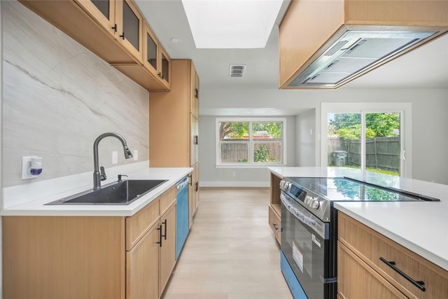8034 Greenhollow, Dallas, TX 75240