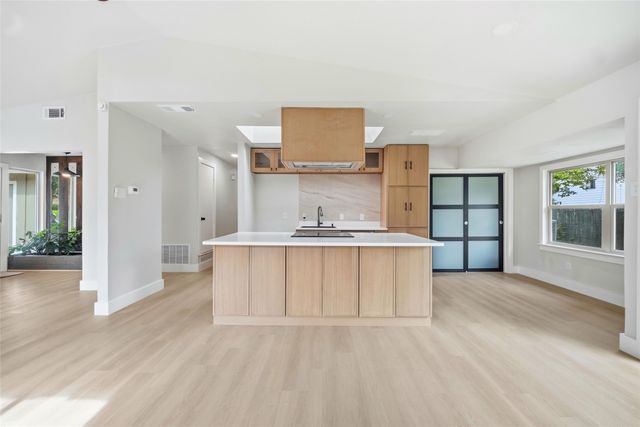 8034 Greenhollow, Dallas, TX 75240
