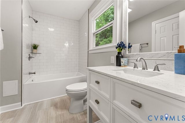 422 Nottingham Dr, Colonial Heights, VA 23834