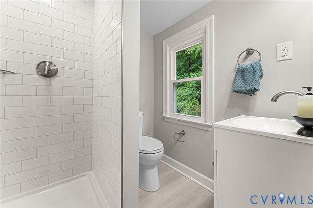 422 Nottingham Dr, Colonial Heights, VA 23834