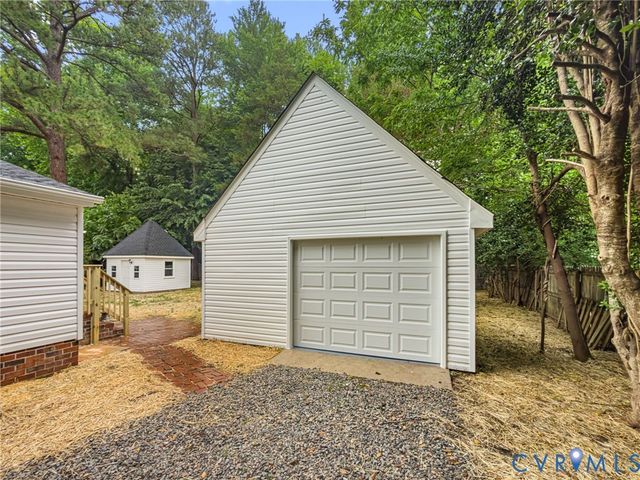 422 Nottingham Dr, Colonial Heights, VA 23834
