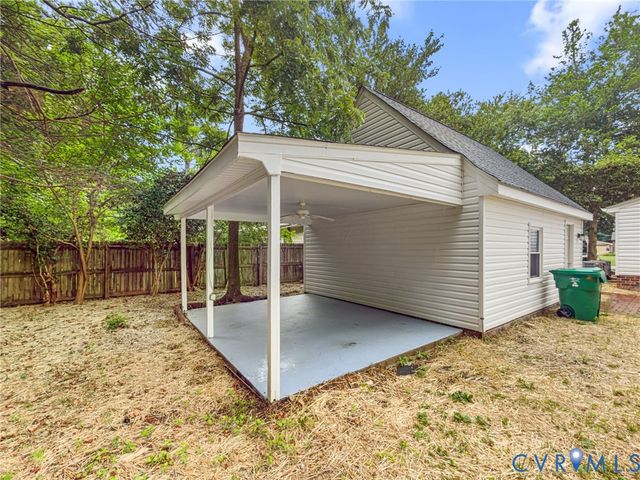 422 Nottingham Dr, Colonial Heights, VA 23834