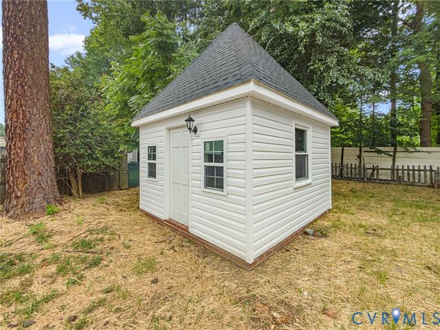 422 Nottingham Dr, Colonial Heights, VA 23834
