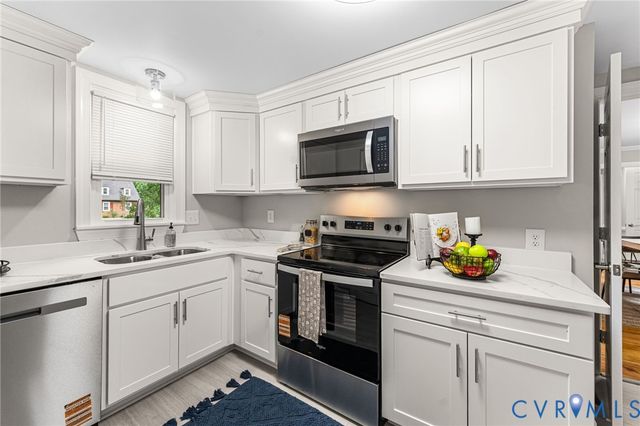 422 Nottingham Dr, Colonial Heights, VA 23834