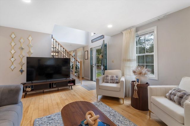 23 Birches Rd, Hubbardston, MA 01452