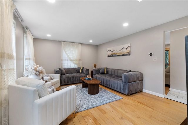 23 Birches Rd, Hubbardston, MA 01452