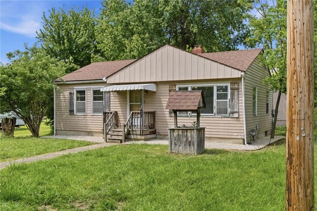 17 Community Drive, Riverside, OH 45404