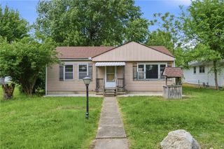 17 Community Drive, Riverside, OH 45404