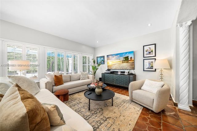 5621 Alton Rd, Miami Beach, FL 33140