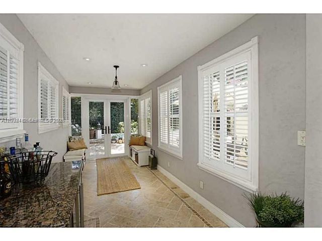 5621 Alton Rd, Miami Beach, FL 33140