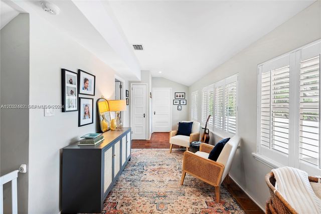 5621 Alton Rd, Miami Beach, FL 33140