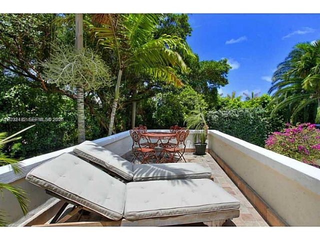 5621 Alton Rd, Miami Beach, FL 33140