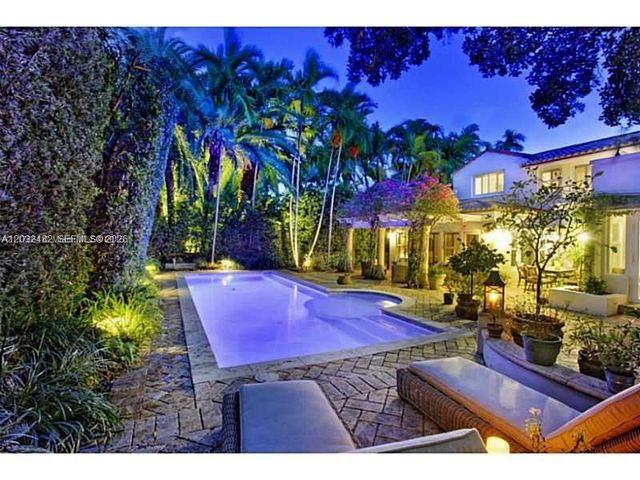 5621 Alton Rd, Miami Beach, FL 33140