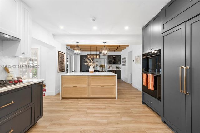 5621 Alton Rd, Miami Beach, FL 33140