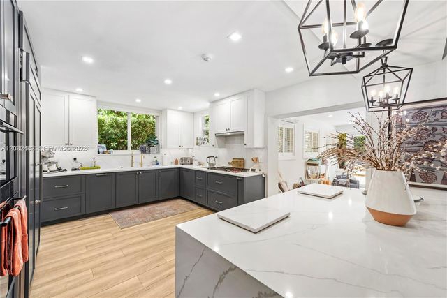 5621 Alton Rd, Miami Beach, FL 33140