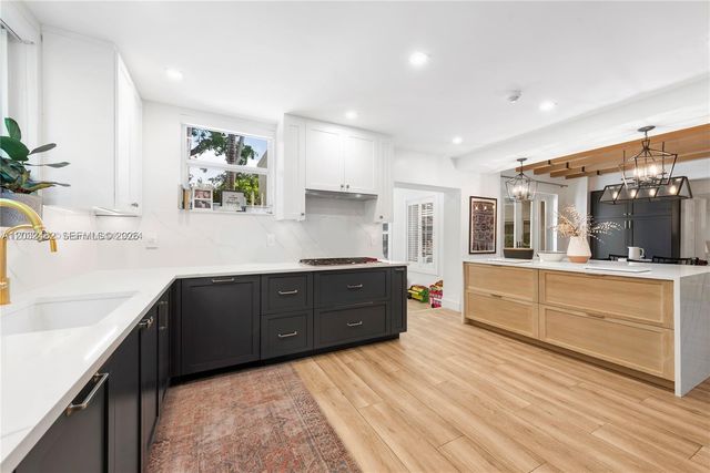 5621 Alton Rd, Miami Beach, FL 33140