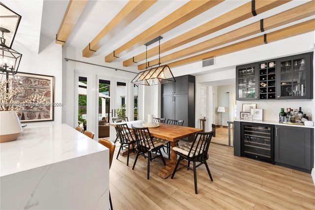 5621 Alton Rd, Miami Beach, FL 33140