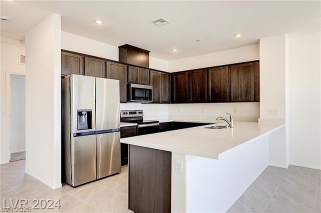 5613 Steampunk Street, Las Vegas, NV 89118