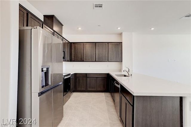 5613 Steampunk Street, Las Vegas, NV 89118