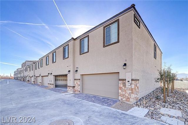 5613 Steampunk Street, Las Vegas, NV 89118