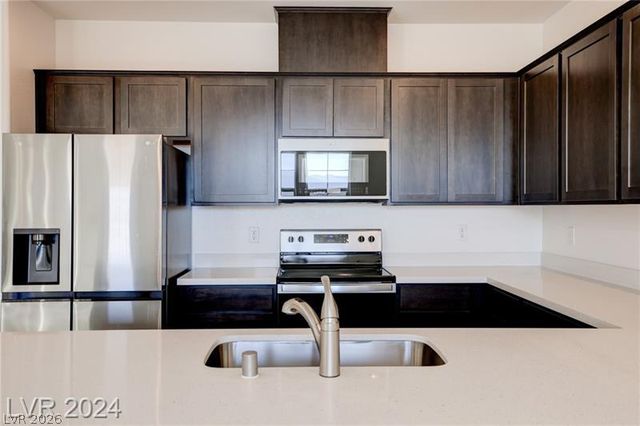 5613 Steampunk Street, Las Vegas, NV 89118