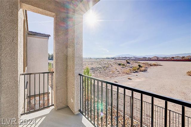 5613 Steampunk Street, Las Vegas, NV 89118
