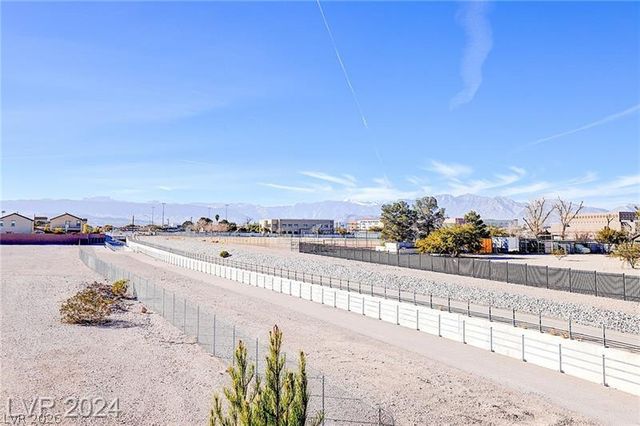 5613 Steampunk Street, Las Vegas, NV 89118