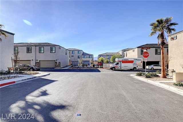 5613 Steampunk Street, Las Vegas, NV 89118