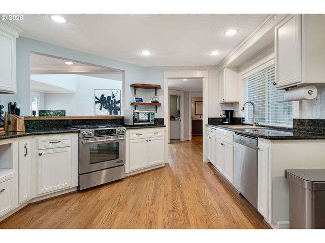 14221 DOLPH Ct, Lake Oswego, OR 97034