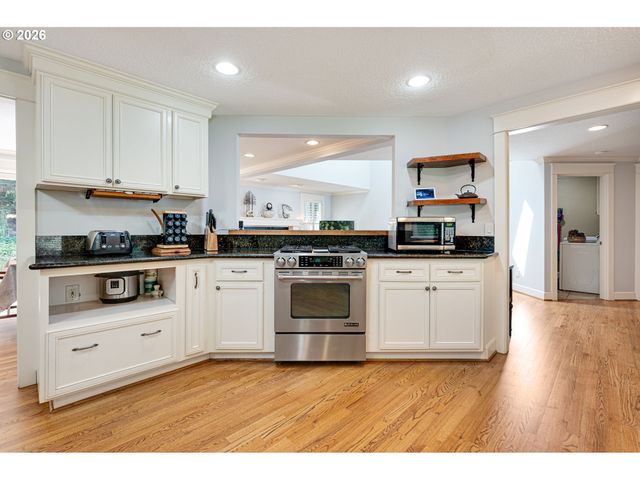 14221 DOLPH Ct, Lake Oswego, OR 97034