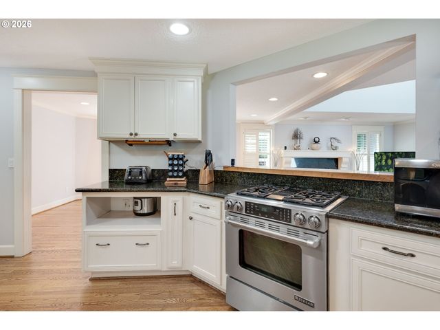 14221 DOLPH Ct, Lake Oswego, OR 97034