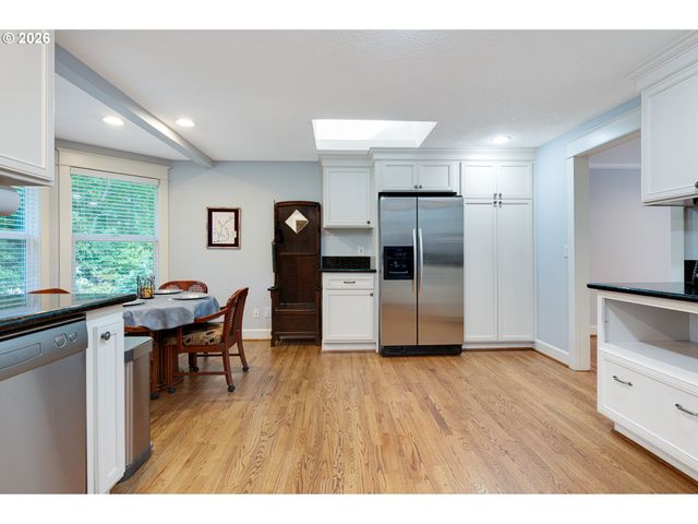 14221 DOLPH Ct, Lake Oswego, OR 97034