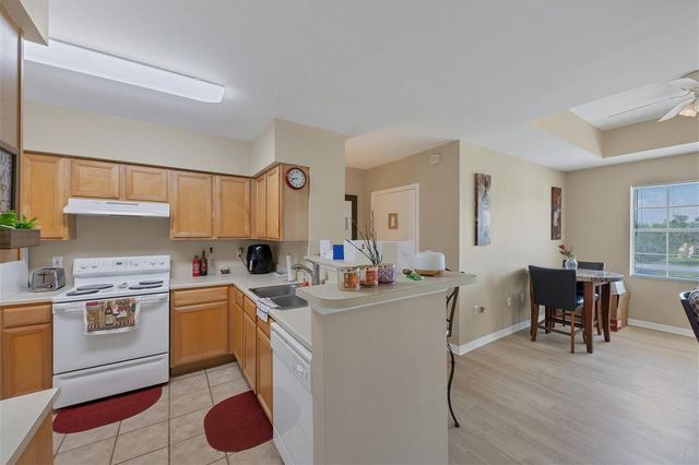 1015 VILLAGIO CIRCLE 202, Sarasota, FL 34237