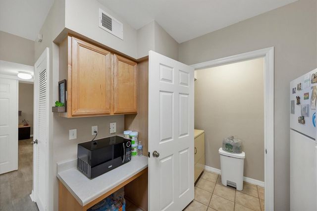 1015 VILLAGIO CIRCLE 202, Sarasota, FL 34237