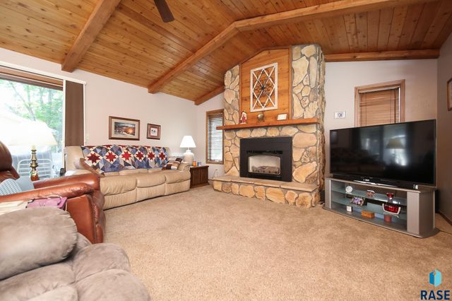 1601 E Sylvan Cir Circle, Brandon, SD 57005