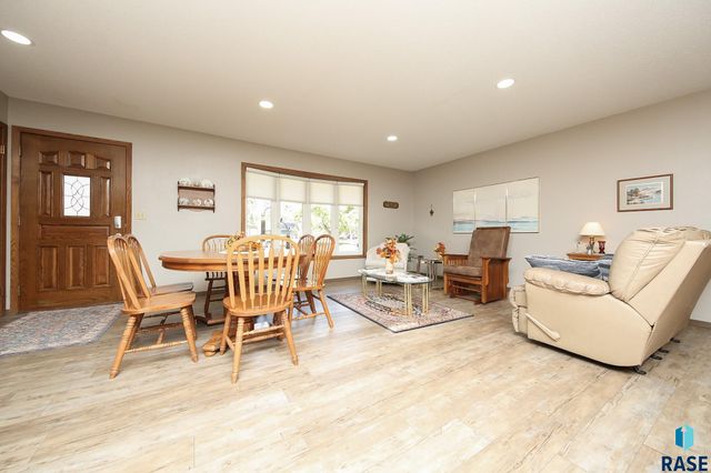 1601 E Sylvan Cir Circle, Brandon, SD 57005