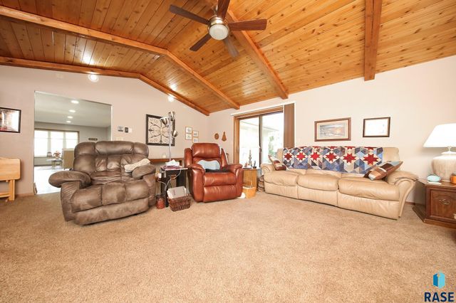 1601 E Sylvan Cir Circle, Brandon, SD 57005