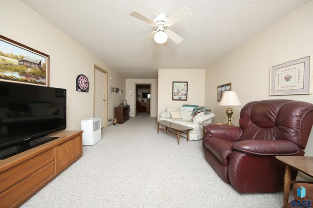 1601 E Sylvan Cir Circle, Brandon, SD 57005